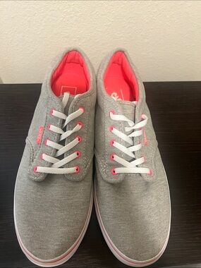 Vans Women’s Atwood Low Top Sneakers